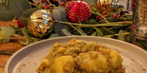 A photo of a Caribbean dish surrounded by Christmas decorations.
