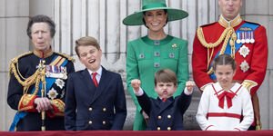 Image of the royal family posing on the balcony.