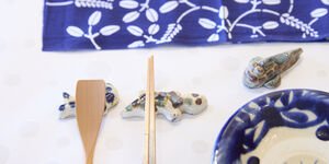 Image of a set of chopsticks.