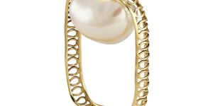 Image of a gold ring with a pearl.
