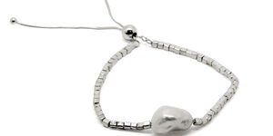 Image of a silver pearl bracelet.