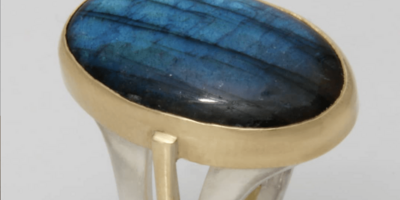 An image of Alan Vallis' blue ring.