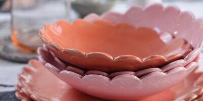 Image of a pile of pink ceramic plates.