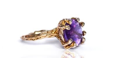 A purple ring by JeDeCo.