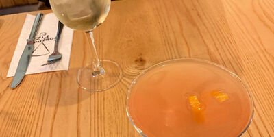 Image of 2 drinks at a wooden table.