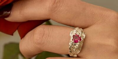 Image of a hand modelling a ring.