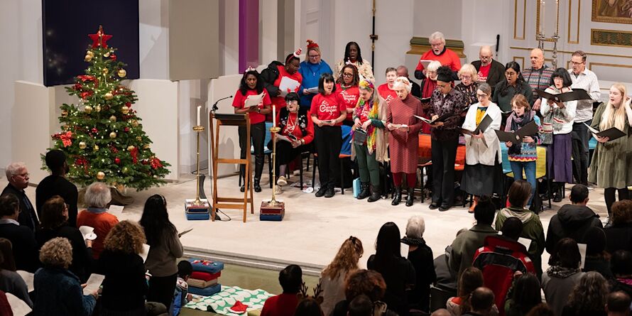 Coin Street Community Sngers at Carols by Candlelight 2023
